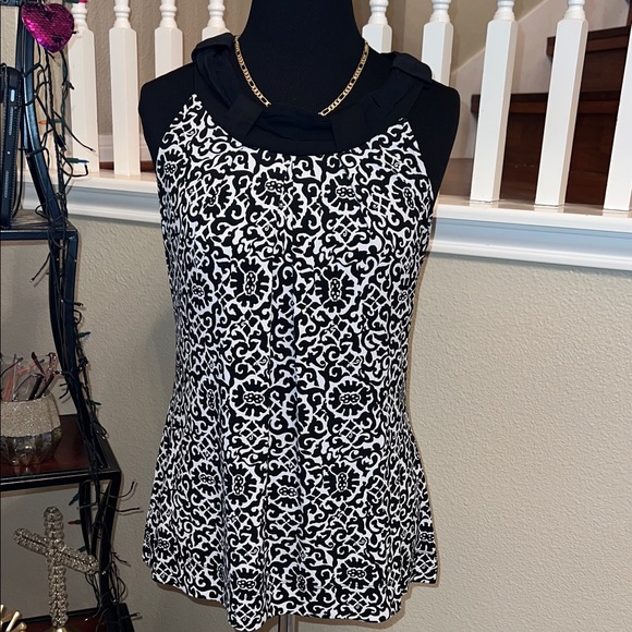 White House Black Market Black and White Patterned Tank Top - Picture 1 of 9